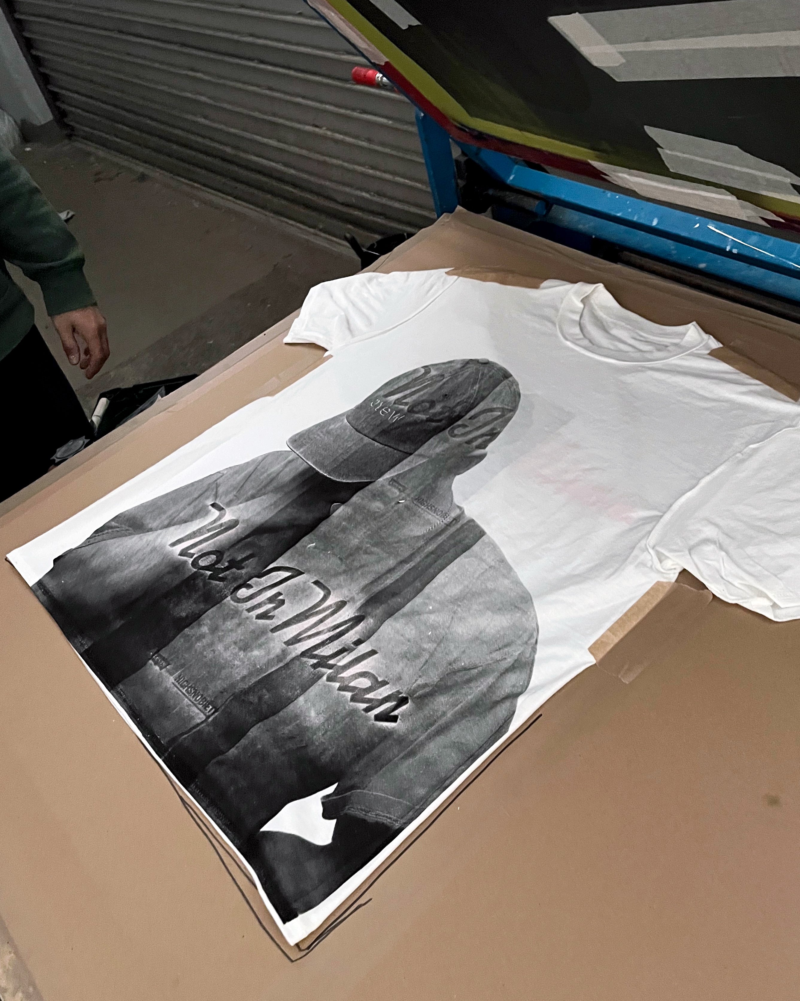 Mehr als ein Logo: Warum Merch zur ehrlichsten Form von Markenidentität geworden ist